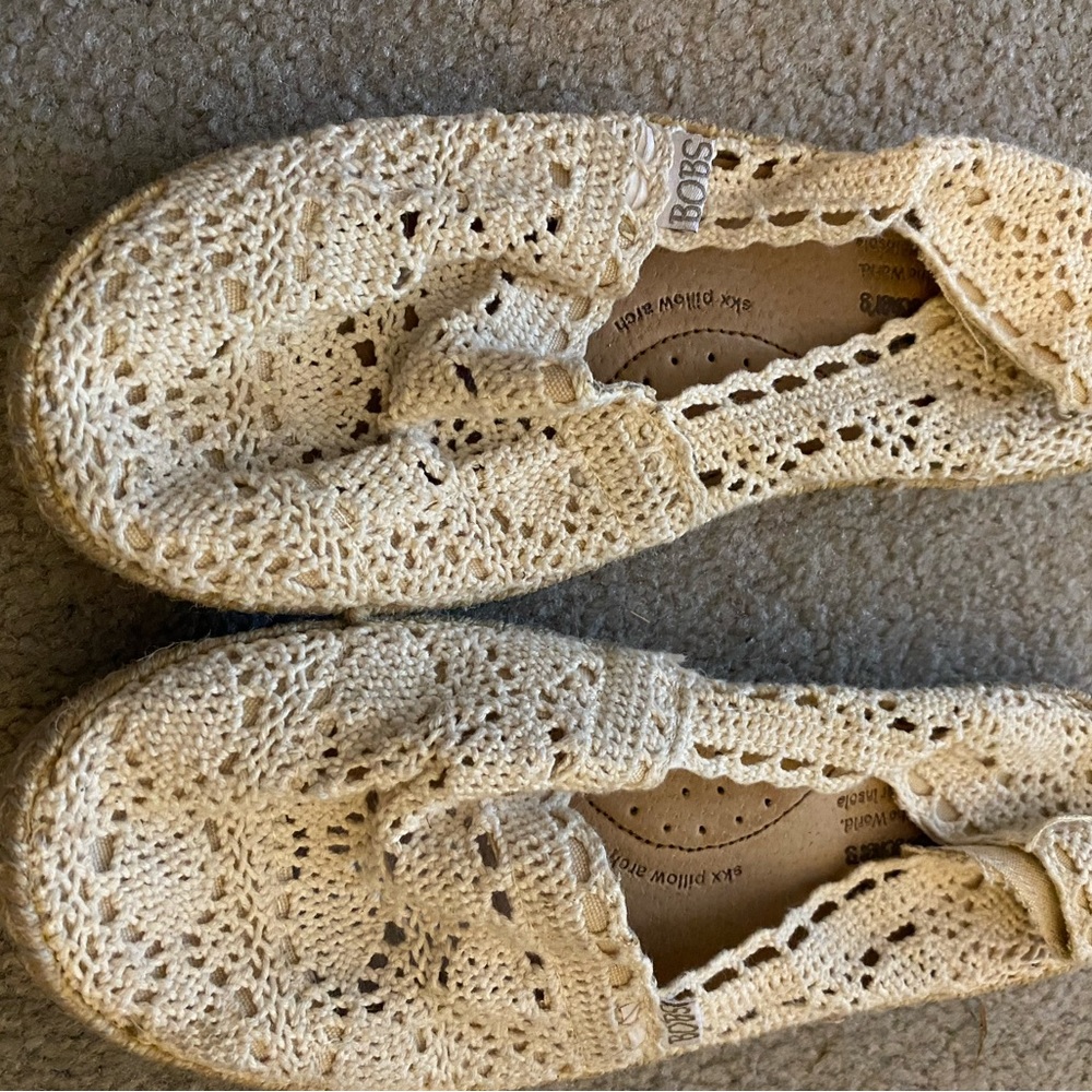 Beige crochet Bob’s